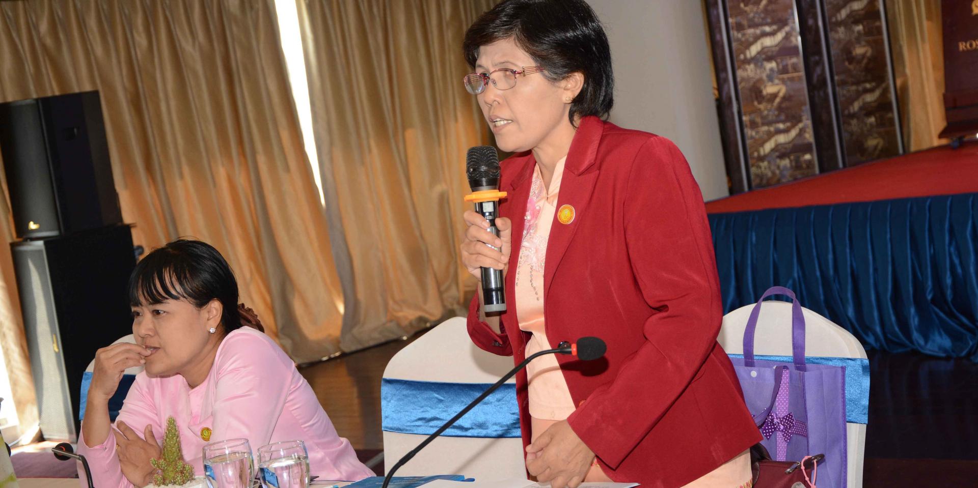 MOHS Yangon Region Deputy Director (Disease Control) Dr Khin Nan Lon gives a brief introduction followed by the explanation of the training objectives. Photo: UNOPS MOHS Yangon Region Deputy Director (Disease Control) Dr Khin Nan Lon gives a brief introduction followed by the explanation of the training objectives. Photo: UNOPS