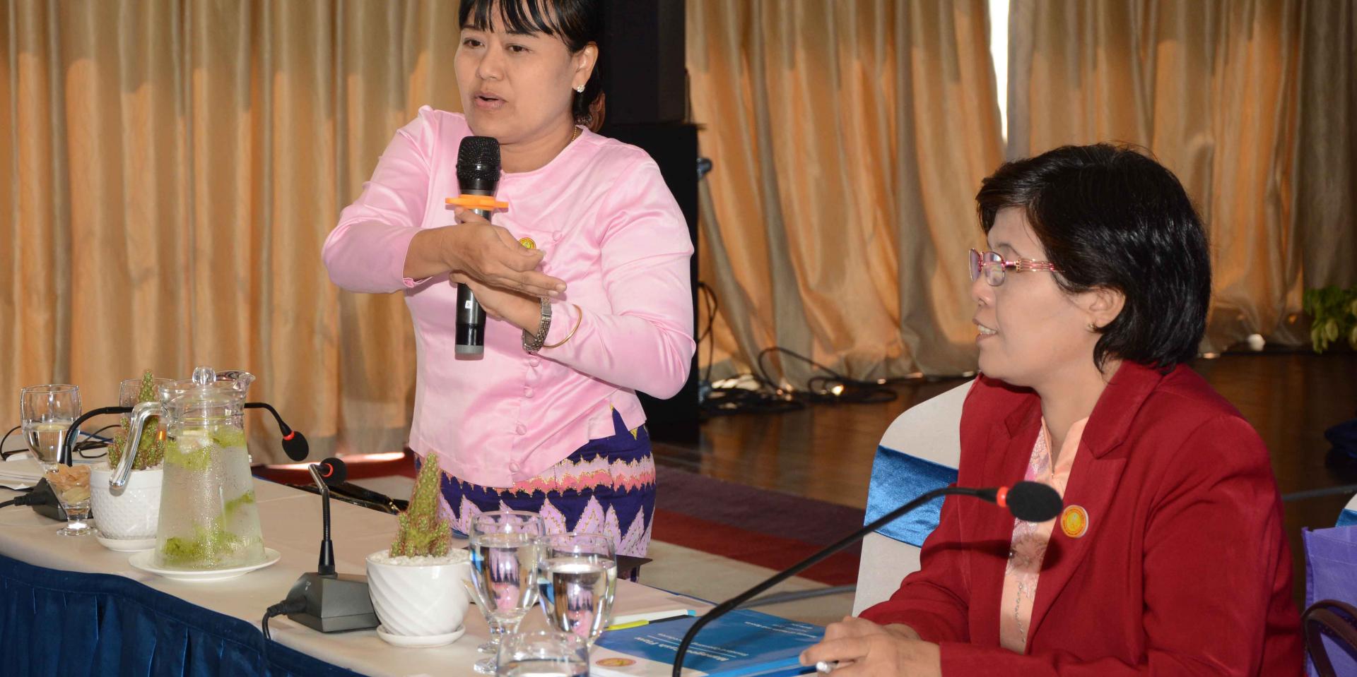 MOHS Yangon Region North District Health Department Deputy Director Dr Khin Sandar Aung leads a round of introductions with participants. Photo: UNOPS MOHS Yangon Region North District Health Department Deputy Director Dr Khin Sandar Aung leads a round of introductions with participants. Photo: UNOPS