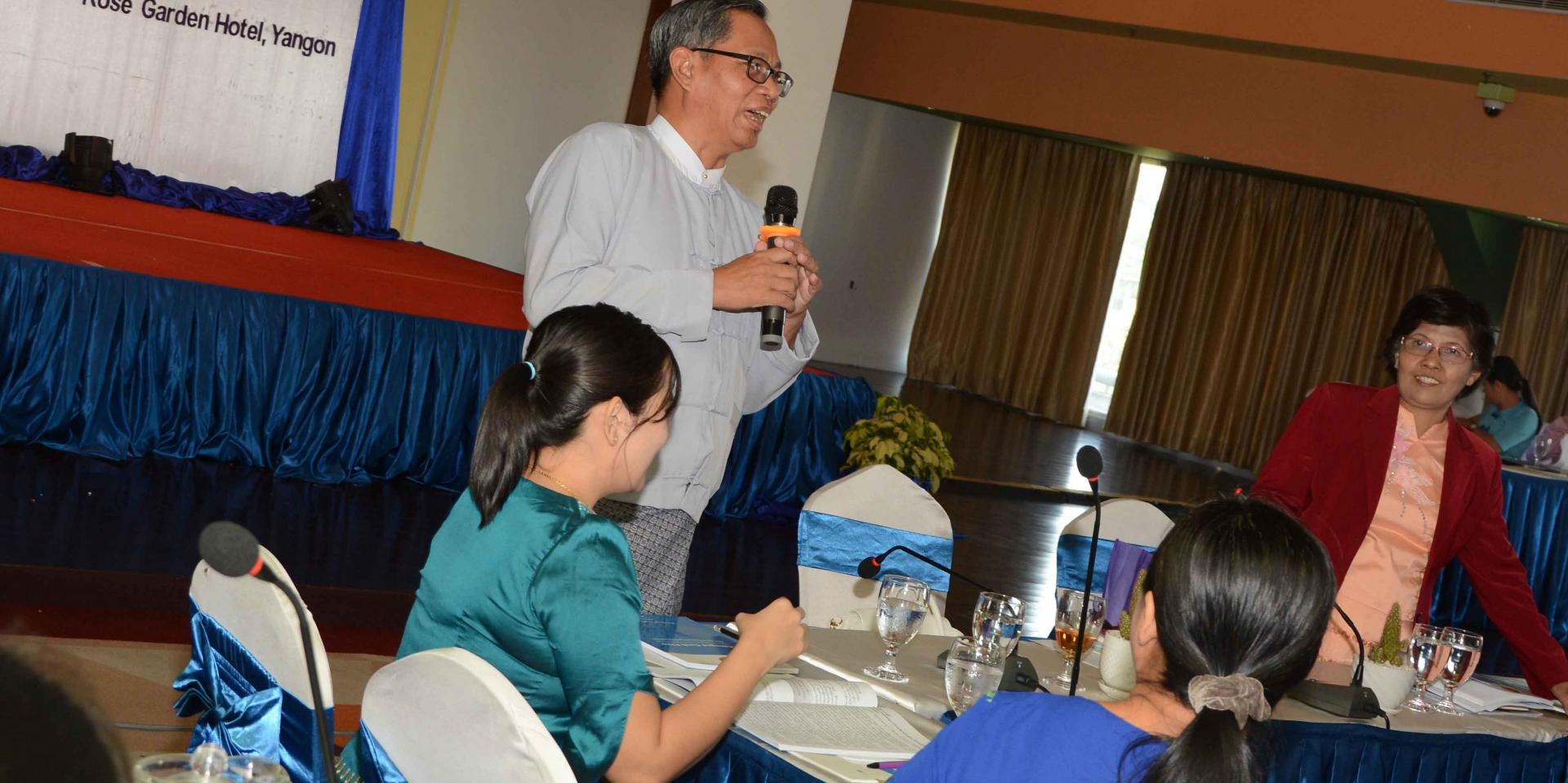 MOHS Yangon Region Deputy Regional Public Health Director Dr Htay Lwin gives a brief introduction. Photo: UNOPS MOHS Yangon Region Deputy Regional Public Health Director Dr Htay Lwin gives a brief introduction. Photo: UNOPS