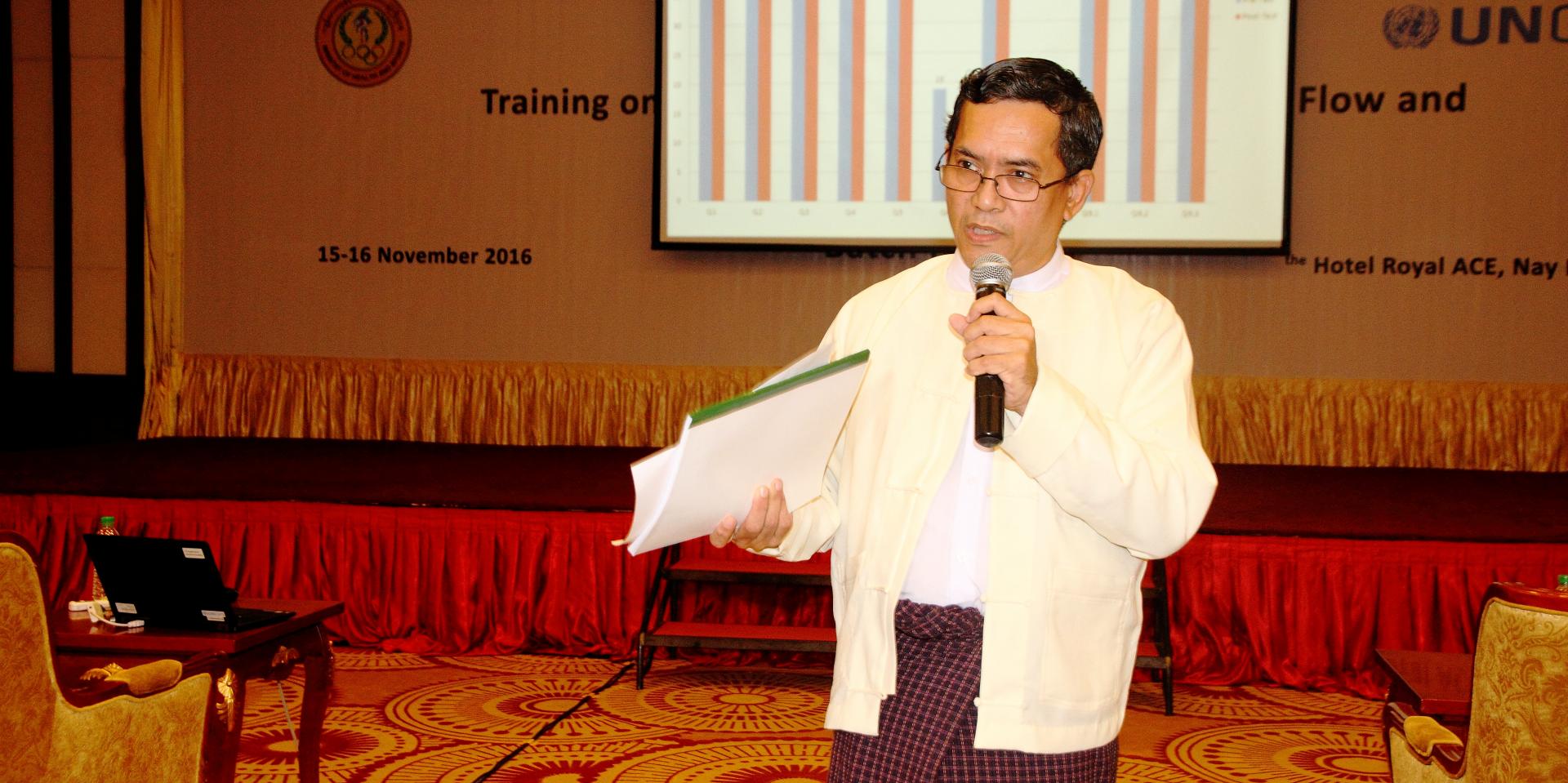 Dr Si Thu Aung delivers a closing remark