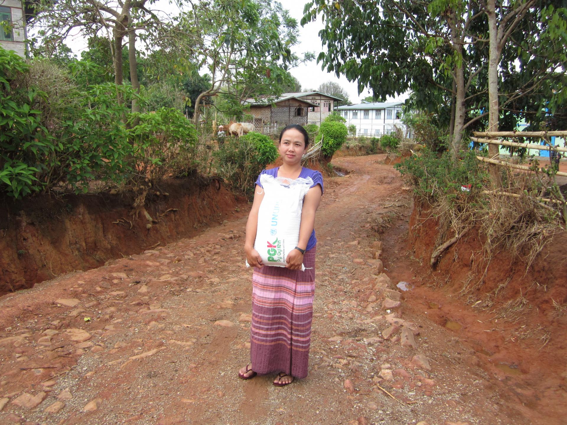 A caregiver from Pyi Gyi Khin’s HIV/AIDS project is on her way to a beneficiary’s home as part of the Community Home Based Care and Support activity with support from the Global Fund.