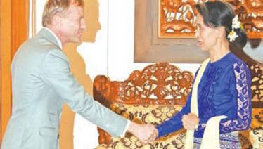 နိုင်ငံတော်၏ အတိုင်ပင်ခံပုဂ္ဂိုလ် ဒေါ်အောင်ဆန်းစုကြည်နှင့်ကမ္ဘာ့ရန်ပုံငွေအဖွဲ့ ၏အမှုဆောင်ဒါရိုက်တာ ဒေါက်တာမာ့(က်)ဒိုင်ဘူလ် တို့ တွေ့ဆုံဆွေးနွေးစဉ်၊ နိုင်ငံခြားရေးဝန်ကြီးဌာန၊နေပြည်တော်    