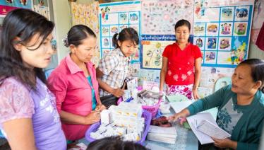 Here, a nurse provides advice on the importance of regular adherence to antiretroviral medicines while she dispenses drugs at Pyi Gyi Khin’s clinic , Aung Ban Township, Southern Shan State. Photo: John Rae/The Global Fund